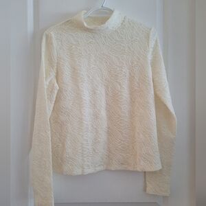 Anthropologie lace longsleeves size medium in cream color